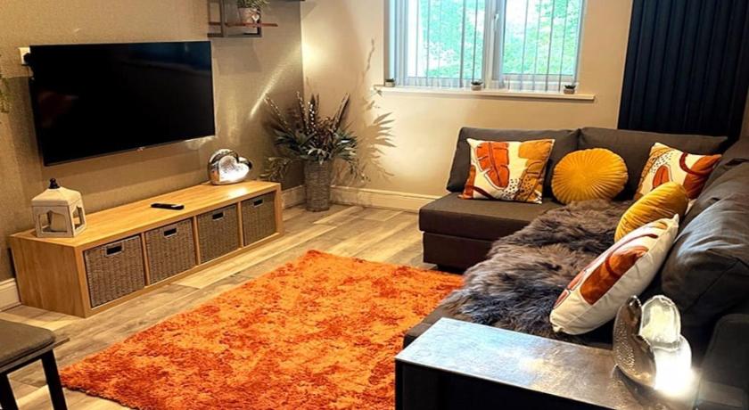 Countryside Apartment nr. Dore Train station
