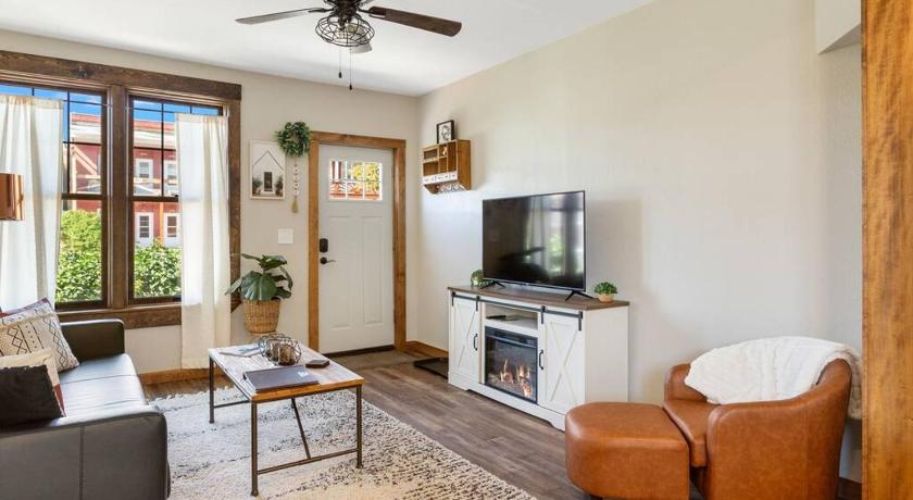Stylish Uptown Butte Condo -634