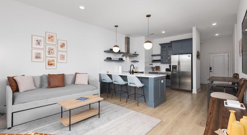 Stunning Spacious 6 Beds, 2 Bedroom in Walkable Area