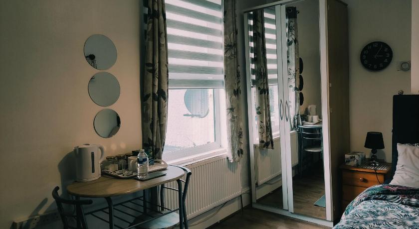 Spacious King size room - London Zone 2