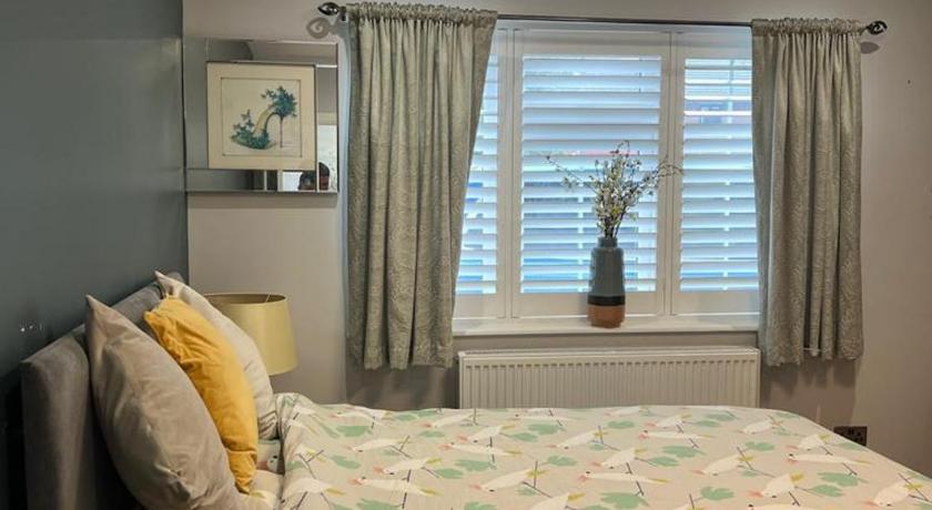 En-suite Double Room - Private Entrance & Free Parking