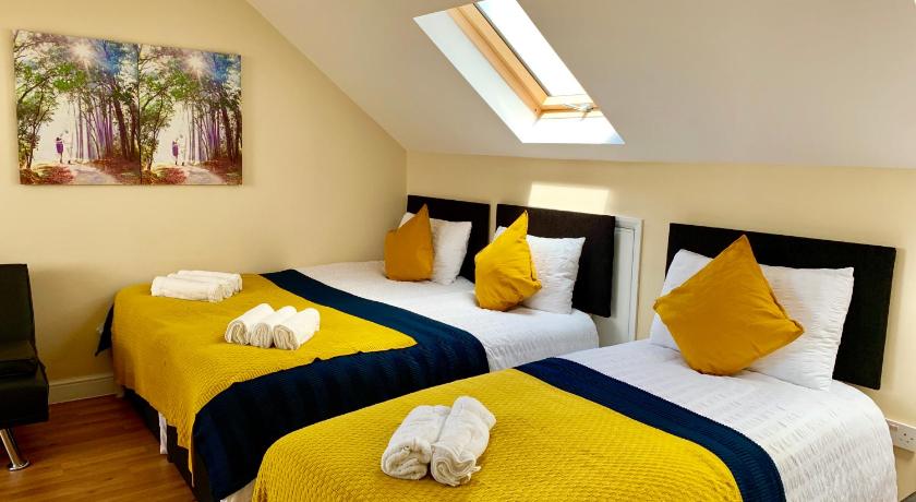 London Studio Apartments, Private Bathroom, Kitchenette, Parking, NP7