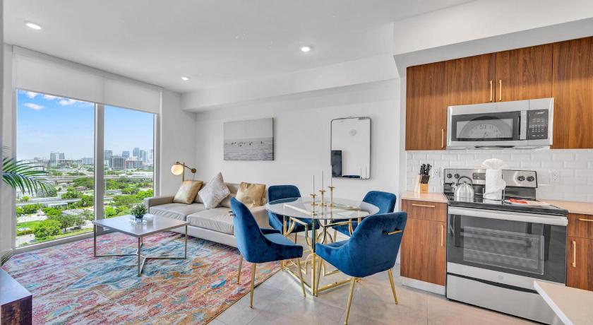 Beautiful Property with King Bed & Free Parking