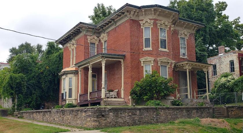 Admiral Fuqua House - 4 BR 2 BA Millionaire's Row
