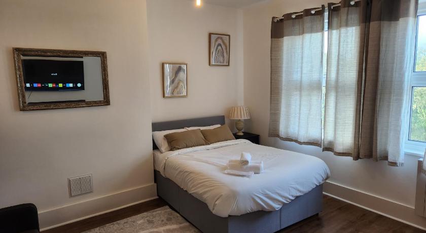 1 Bed Flat - Sleeps 3 - Parking - Wifi