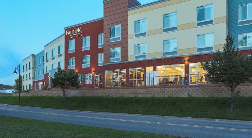 Fairfield Inn & Suites Marquette