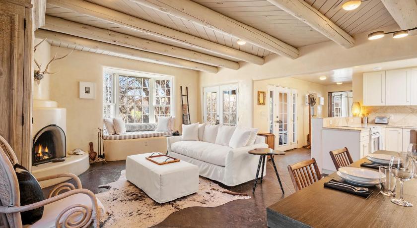 Casa TATIZ • Privacy in a Southwestern Gem