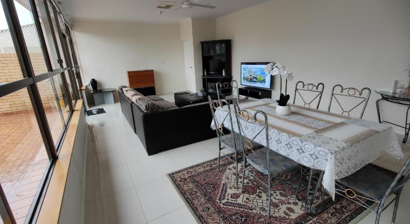 Tuggeranong Short Stay #11C - Sleeps 8