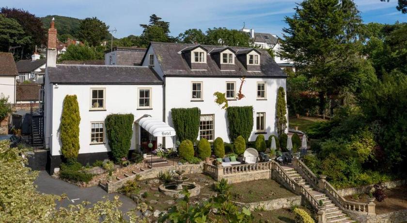 Private Use-Mount Pleasant Hotel 17 BR (sleeps32)