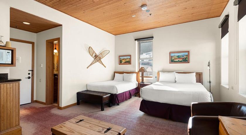 Independence Square Unit 313, Downtown Hotel Room in Aspen with Rooftop Hot Tub