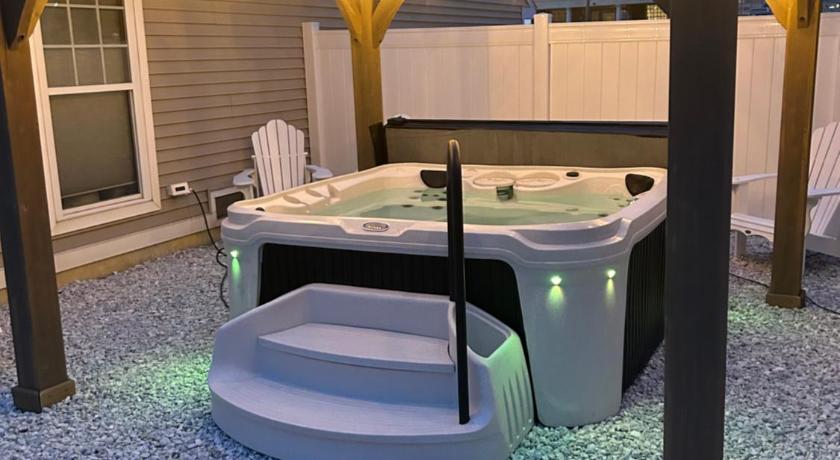 Perfect 5 Star Beach Block with Hot Tub