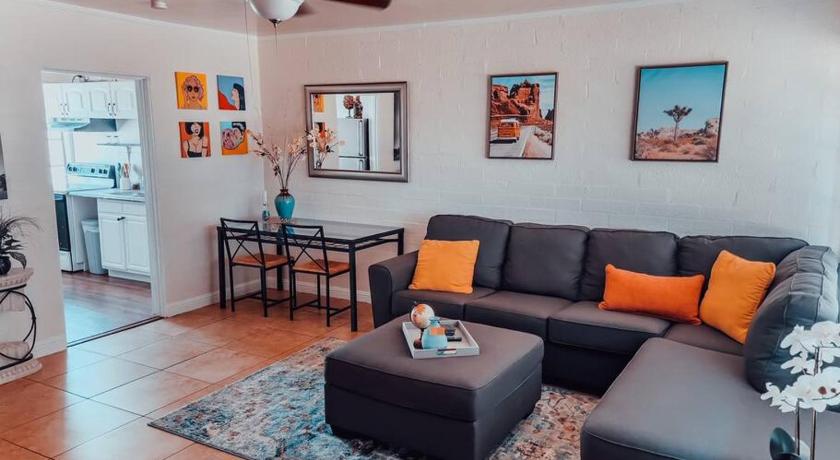 *Free Parking near Strip Cozy 2Br home Side: A