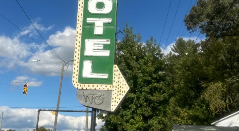 Whispering Pines Motel