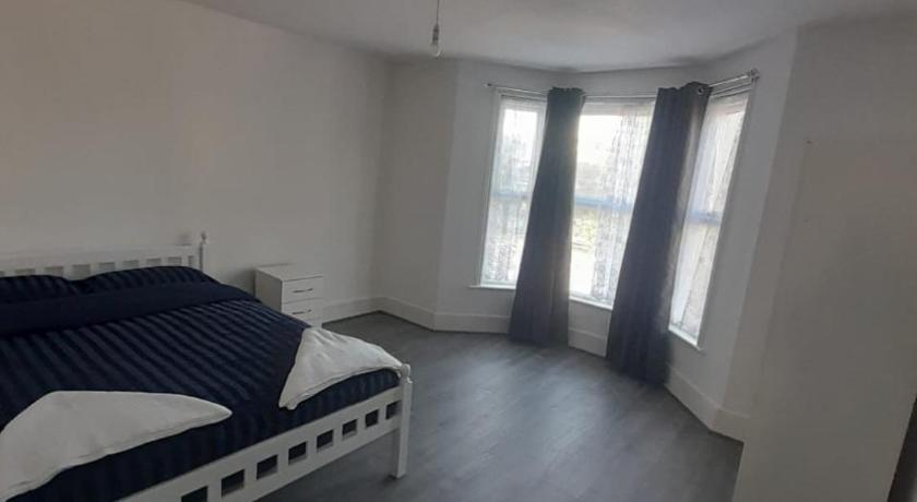 RAYAN'S LODGE STRATFORD
