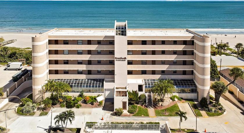 Direct Oceanfront Condo with amazing Views near Cocoa Beach
