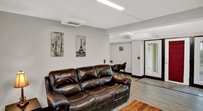 Unique Downtown 2br 2ba close to everything Apt.B