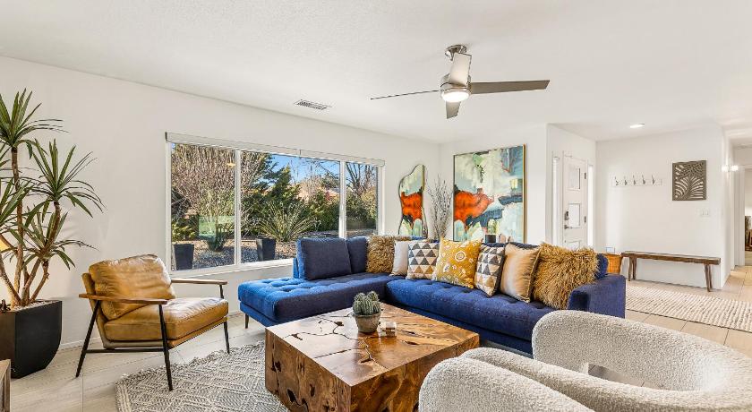 Trendy 3BR in Sedona: Hot Tub/Fire-pit /Central Location