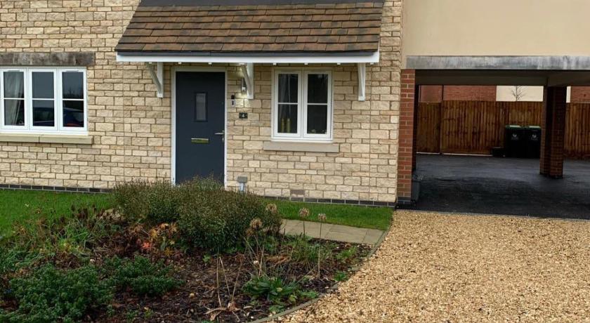 4 Bed House Witney, Near Cotswold