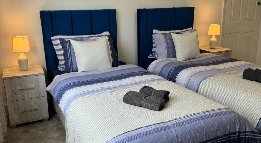 Smart Guest Rooms Fast Access to Central London via Piccadilly Line