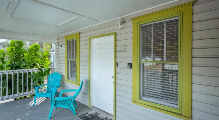 1940 cottage seen on FYI, 2bd 2ba