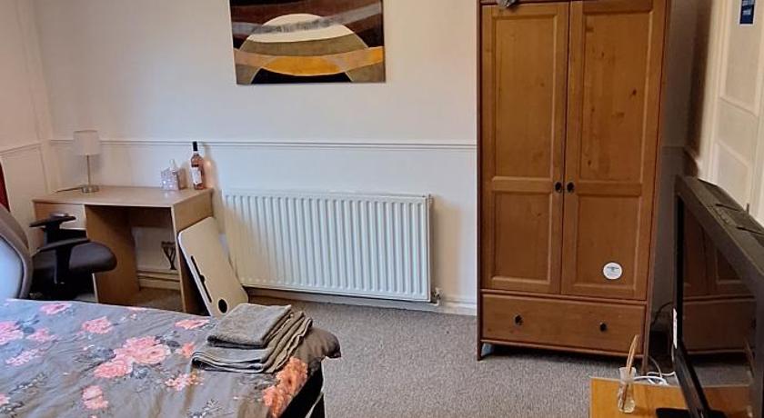 Spacious and Serene Stay near Milton Keynes centre