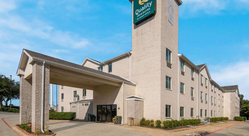 Quality Inn & Suites Roanoke - Fort Worth North