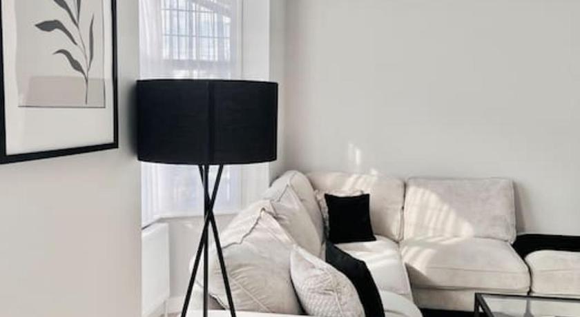 Private Luxury One Bedroom Apartment with parking