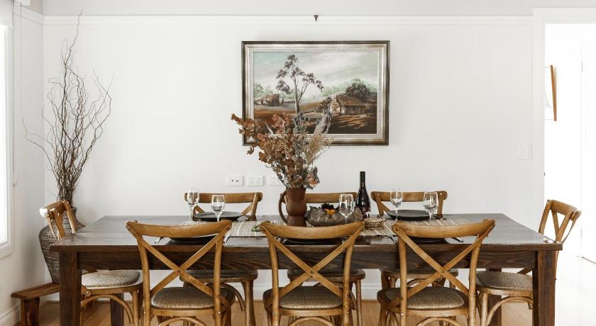 Hey Little Joe - Cosy Retreat with Mountain Views