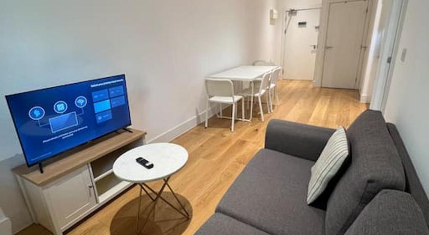 Cozy Modern Apartment in Croydon Central
