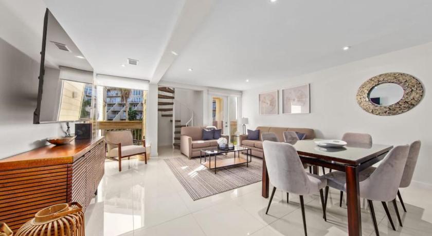 Amazing BahiaMar beachfront 2 steps from amenities