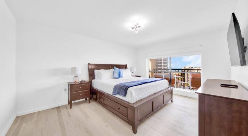 Amazing 7th floor beachfront condo wonderful views