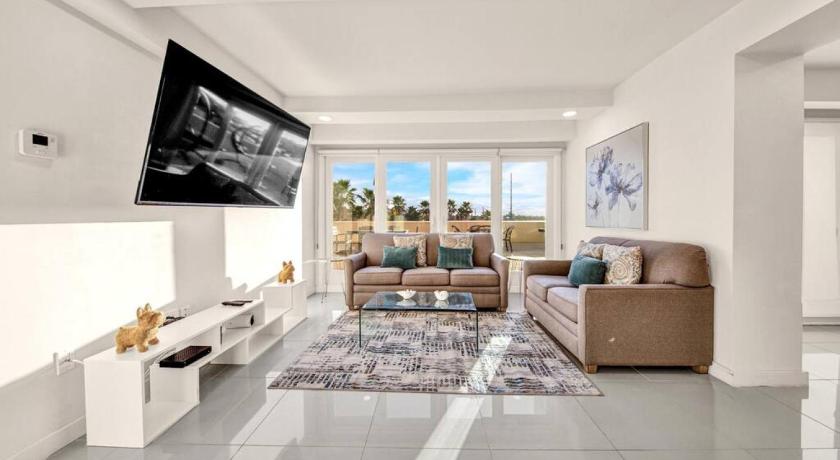 Luxury Beachfront Condo With Amazing Sunset Views