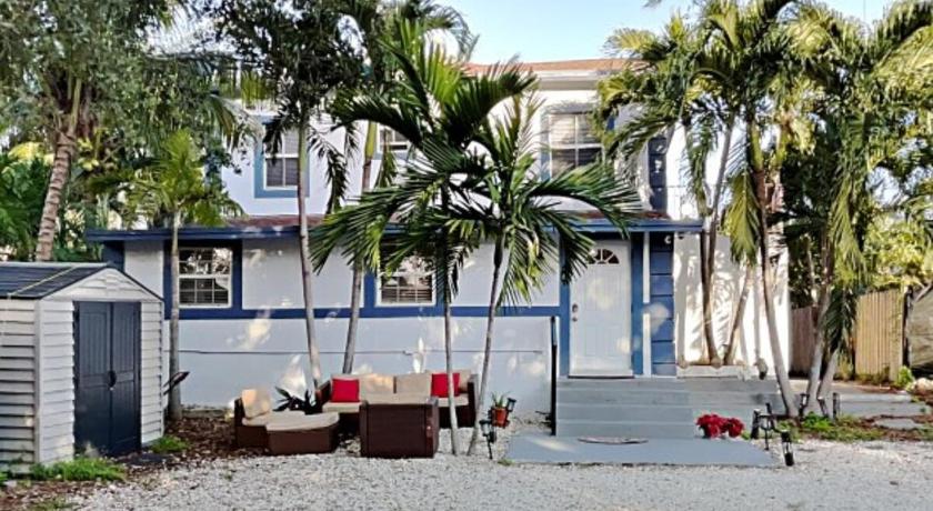 Miami Townhouse with Patio, Gazebo, Free Parking, centrally located