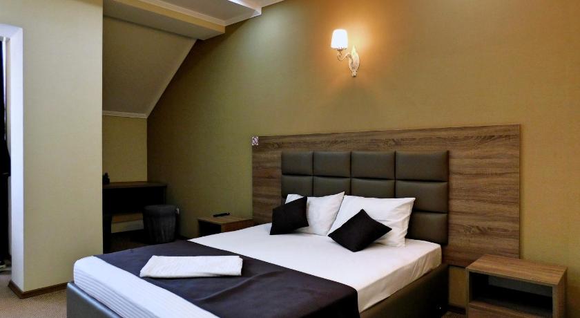 Hotel & Banquet Hall SV Airport Parkway