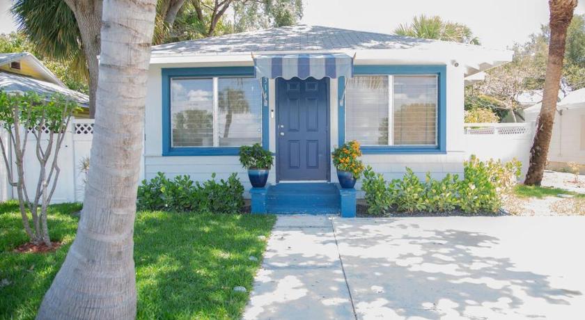 Two bedroom ranch with private deck close to beach