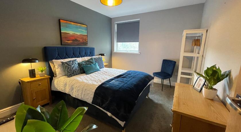 5- Large 1 bed Apartment- West Midlands