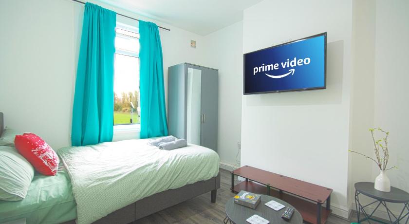 Cosy family home w/Wi-Fi, parking, self check-in