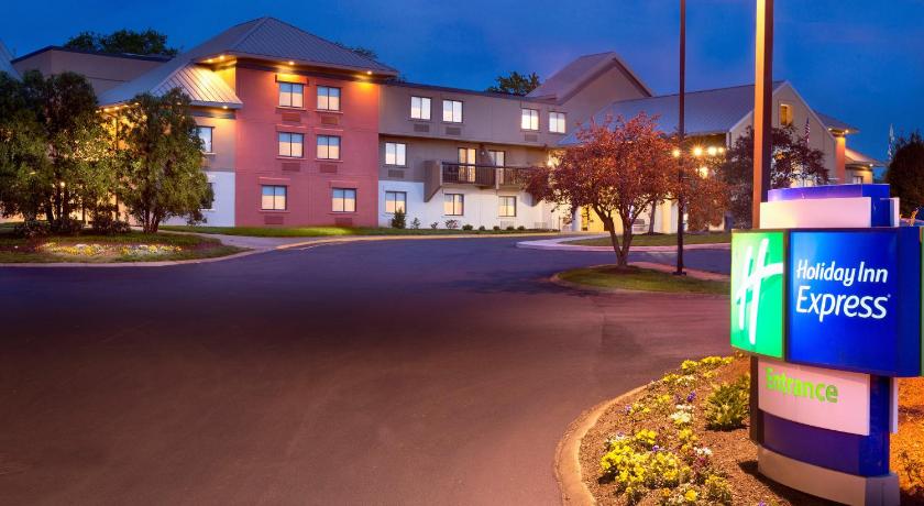 Holiday Inn Express Nashville Airport by IHG
