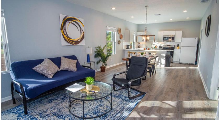 Downtown Dream Home Spacious 4BR2BA Sleeps 12