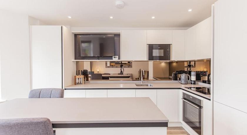 Flat 3, 161 Crescent Road - Luxury Apartment