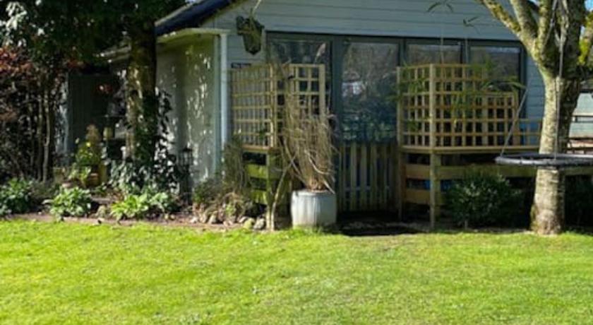 ‘The Den’ Self contained one bedroom annexe.