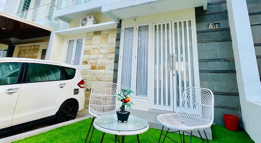 Fathana Villa - Dekat JTP3