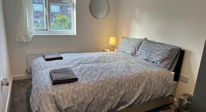 Luton Home - Near AIRPORT & Train Station, High Speed Internet