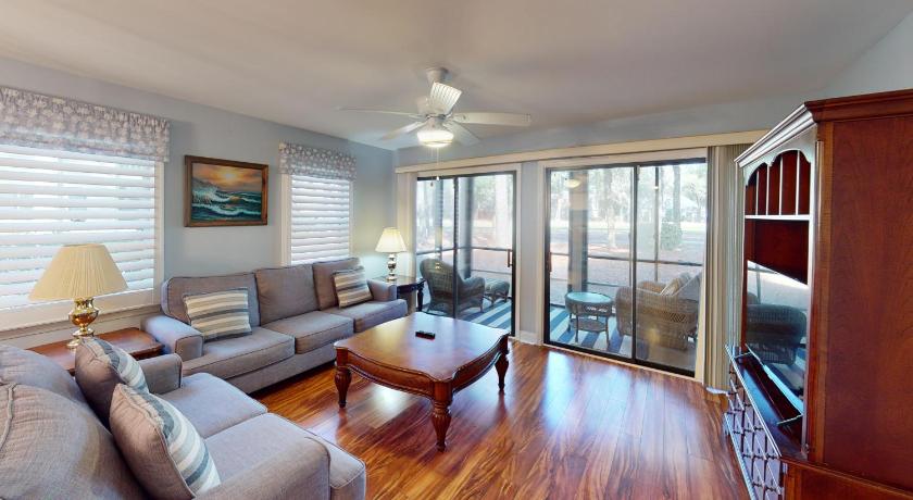 Golf Lover's Haven Modern One-Bedroom Suites