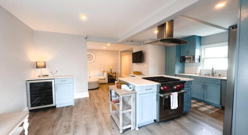 Charming Hyannis 3 Bed 2 Bath