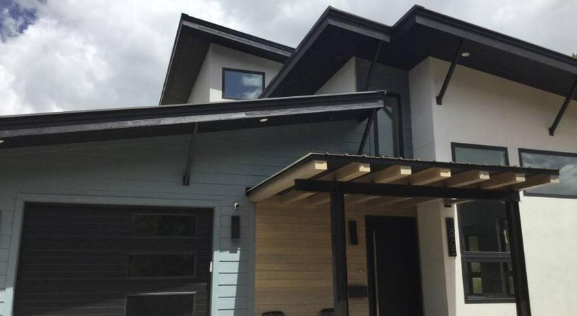 Silver Fox modern new luxury home next to ohv rd