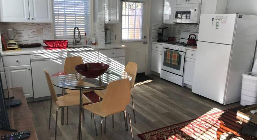 CLARENDON,SUPRLOCATION,8ppl,PRIVATE,METRO,PARK
