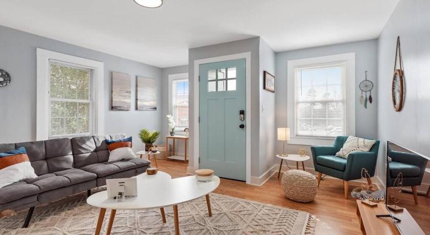 BOHO BUNGALOW - STEPS FROM HISTORIC DOWNTOWN APEX