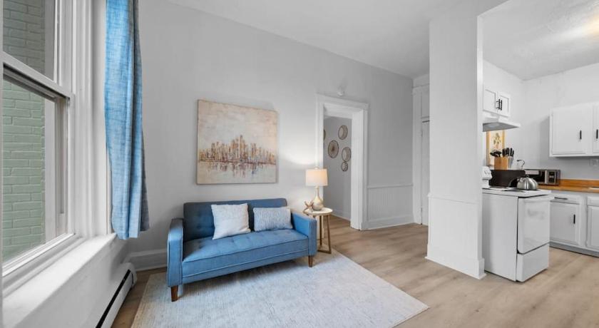 Cozy 1BR with Parking - Near UC, Zoo, Downtown