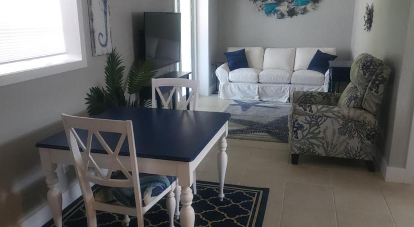So Coastal! Pet friendly and free early check in!